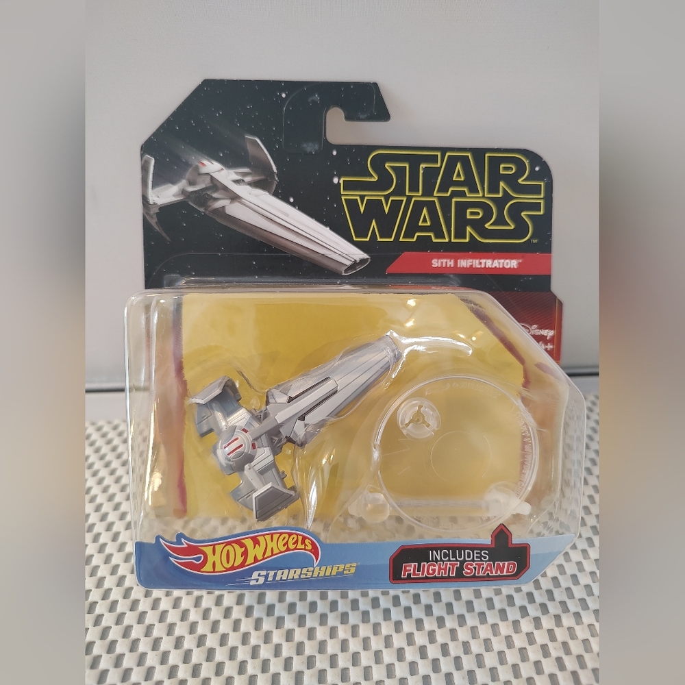 Hot Wheels Starships Sith Infiltrator Star Wars Die-Cast NWT Disney